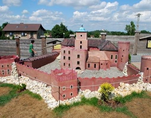 PARK MINIATUR OGRODZIENIEC