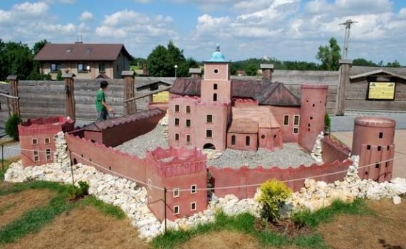 PARK MINIATUR OGRODZIENIEC