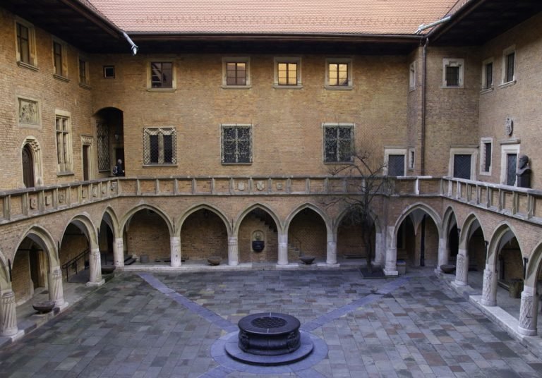 COLLEGIUM MAIUS
